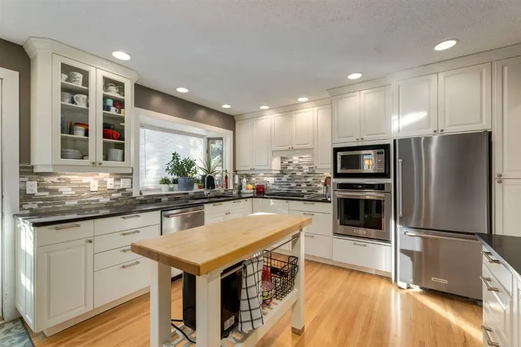 12044 Lake Emerald Crescent SE