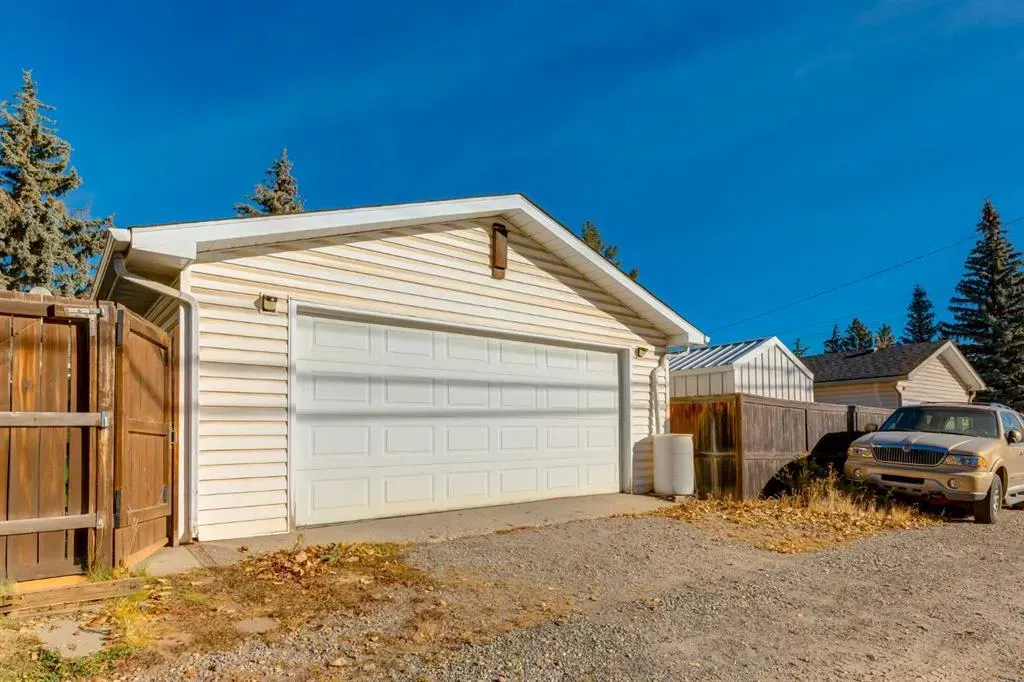 12044 Lake Emerald Crescent SE