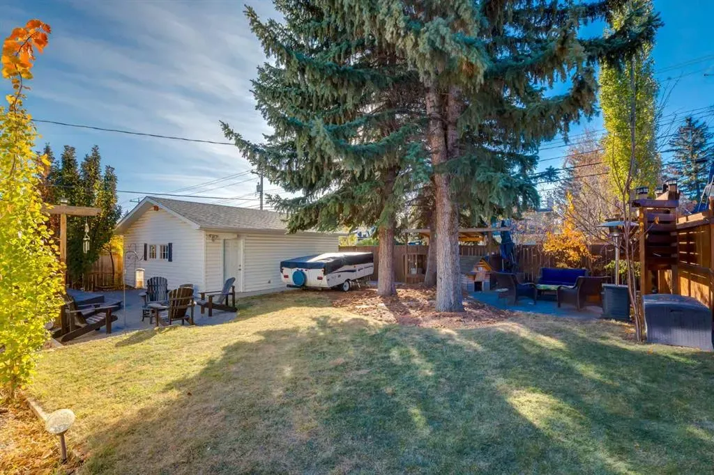 12044 Lake Emerald Crescent SE