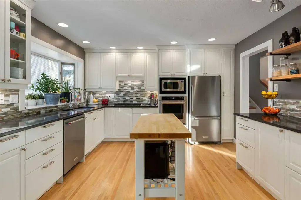 12044 Lake Emerald Crescent SE