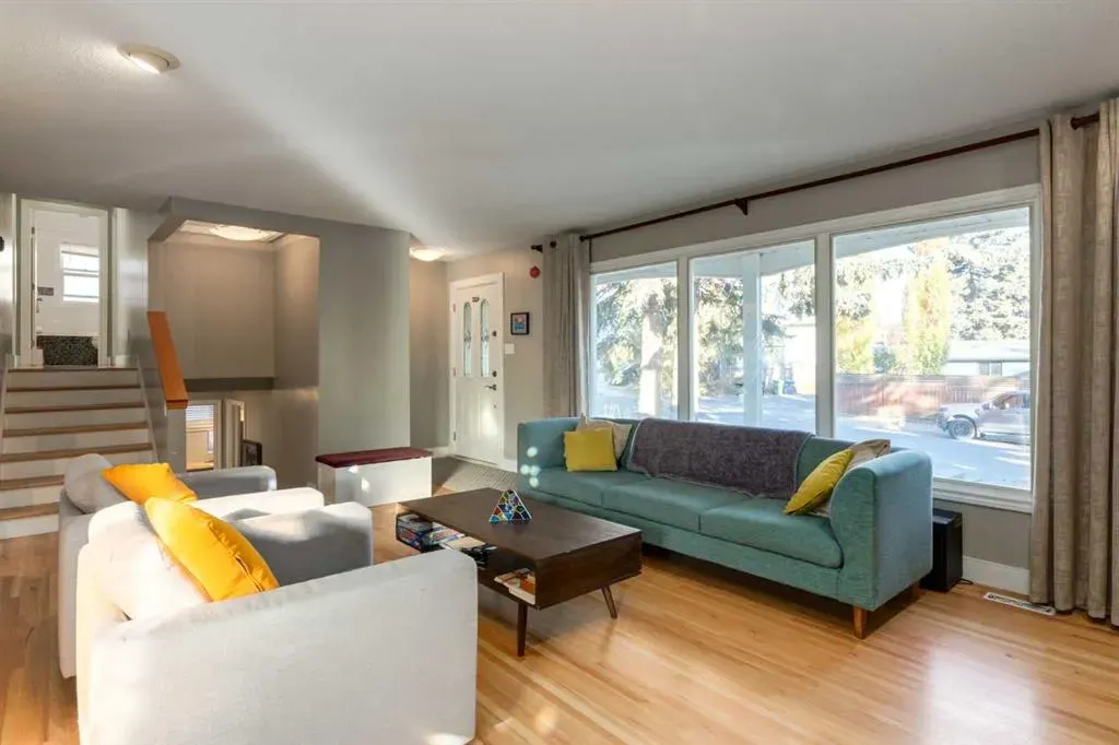 12044 Lake Emerald Crescent SE