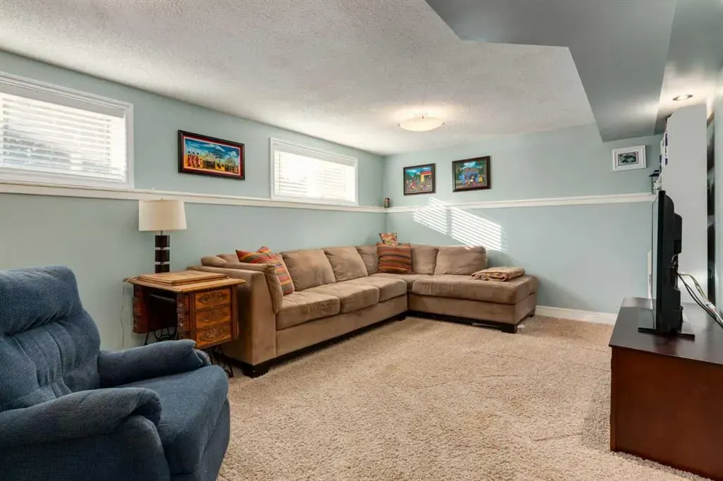 12044 Lake Emerald Crescent SE