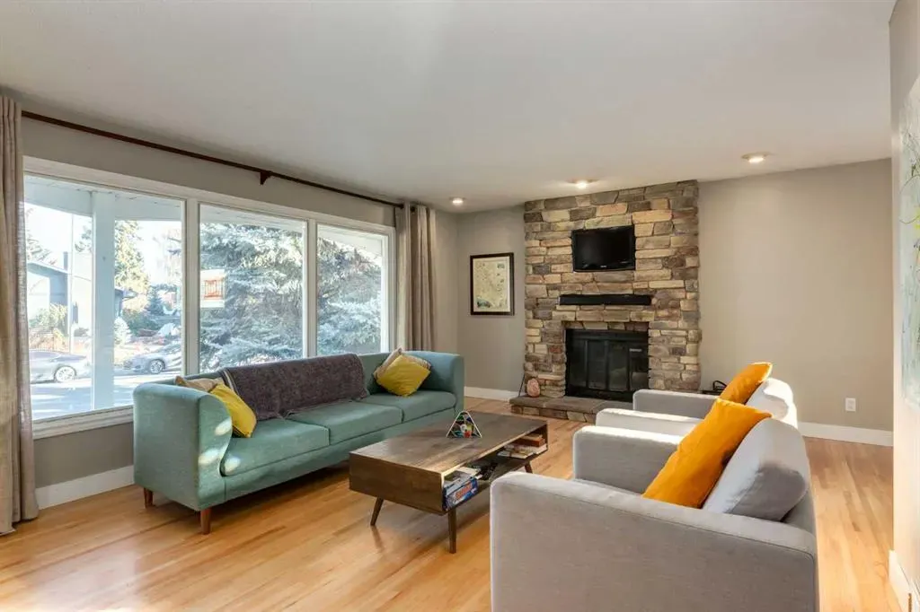 12044 Lake Emerald Crescent SE