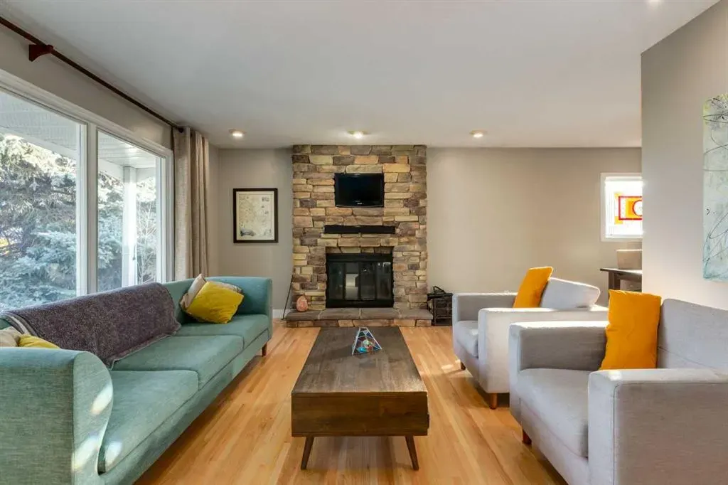 12044 Lake Emerald Crescent SE