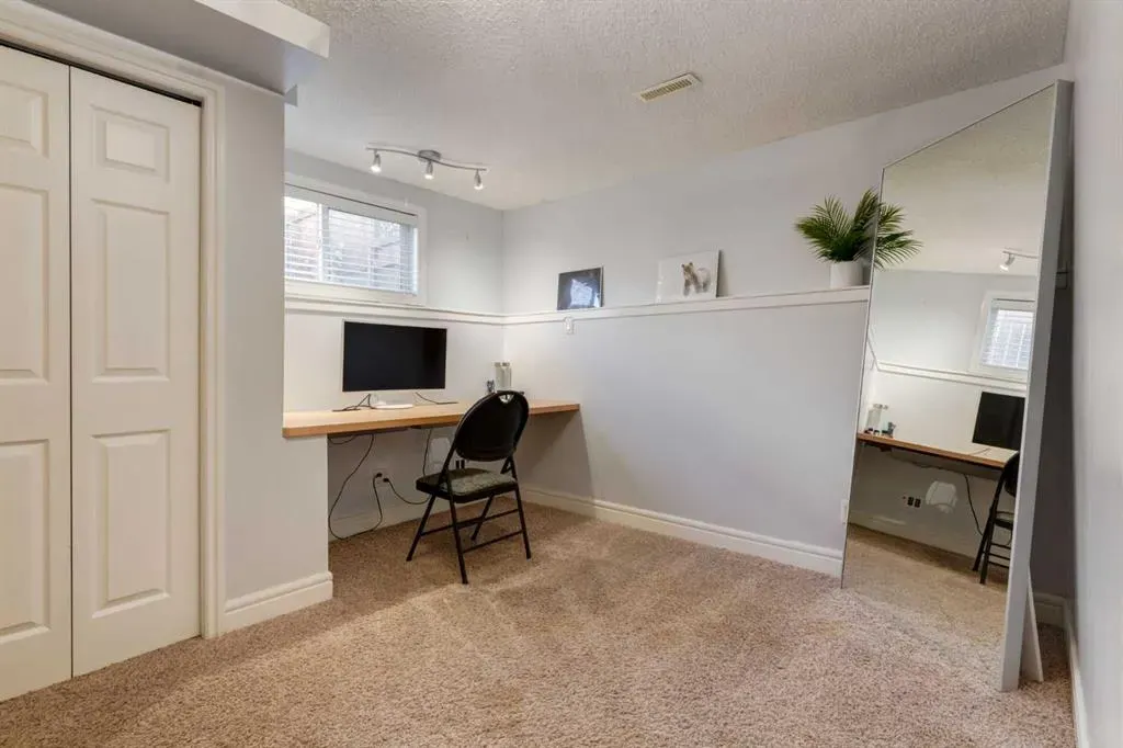 12044 Lake Emerald Crescent SE