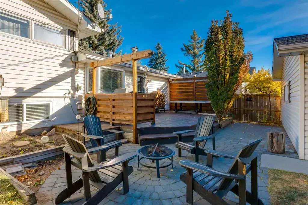 12044 Lake Emerald Crescent SE