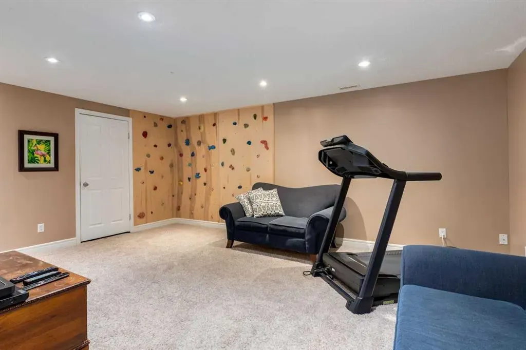 12044 Lake Emerald Crescent SE