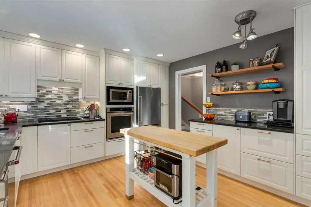 12044 Lake Emerald Crescent SE