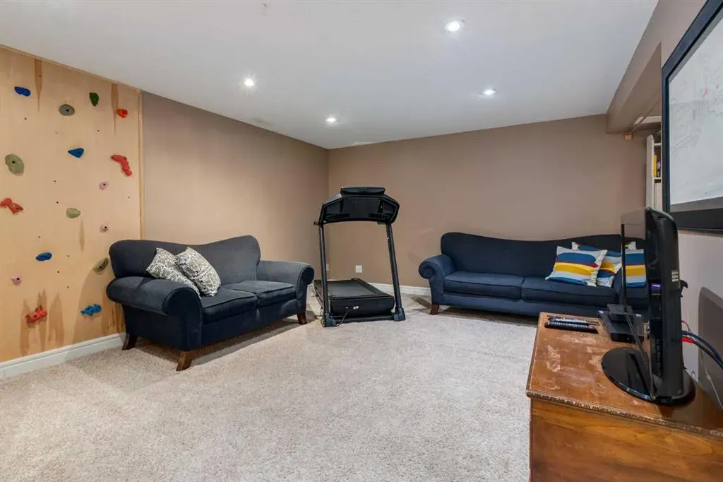 12044 Lake Emerald Crescent SE