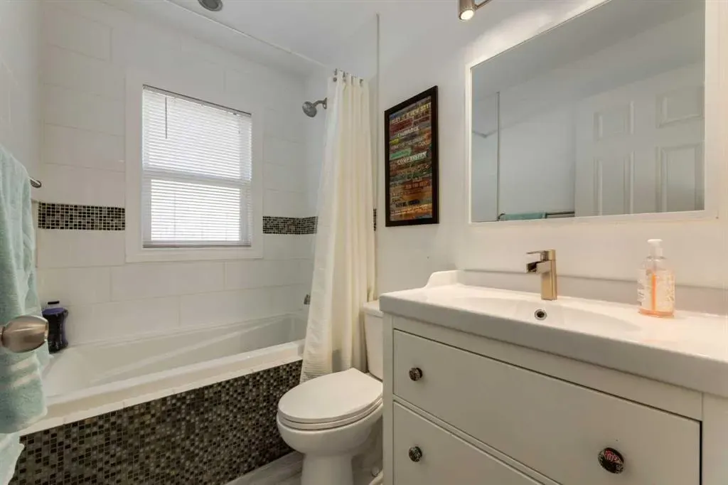 12044 Lake Emerald Crescent SE