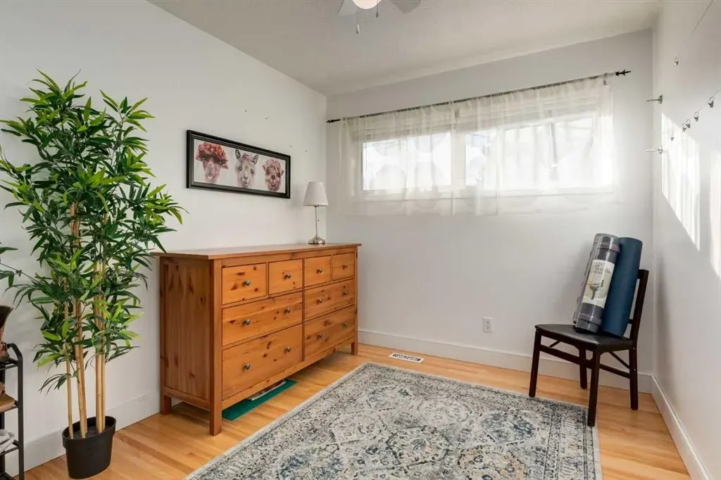 12044 Lake Emerald Crescent SE