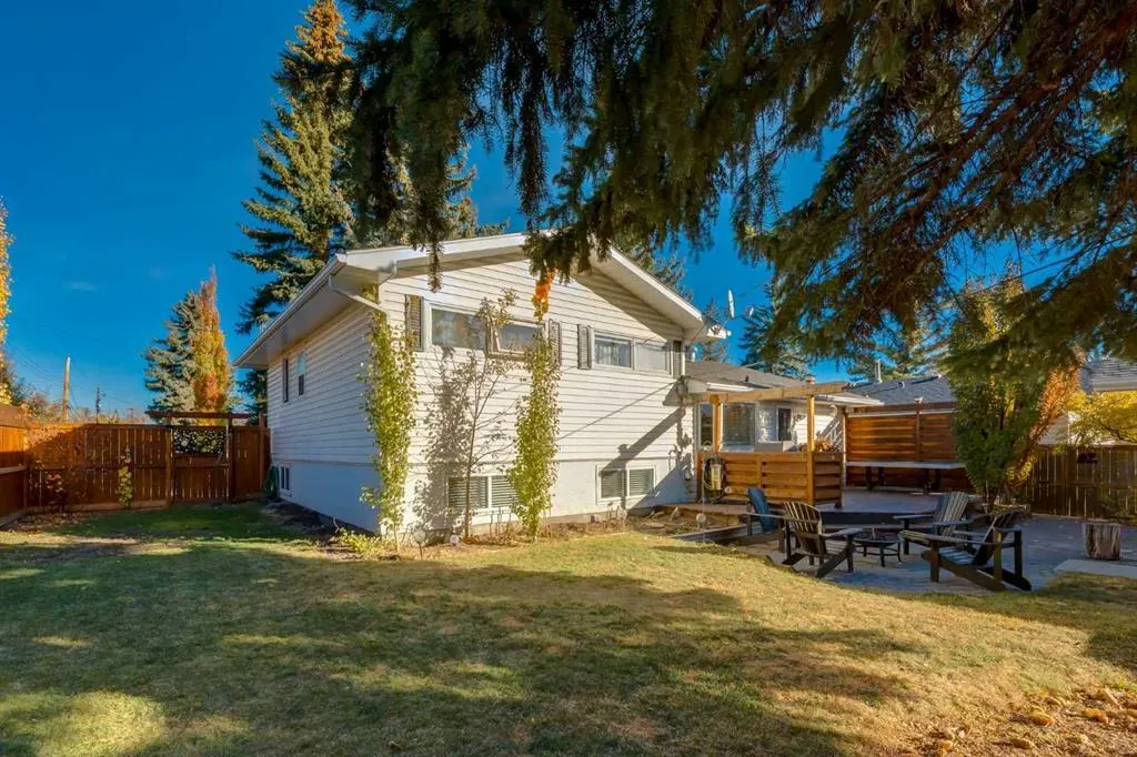 12044 Lake Emerald Crescent SE