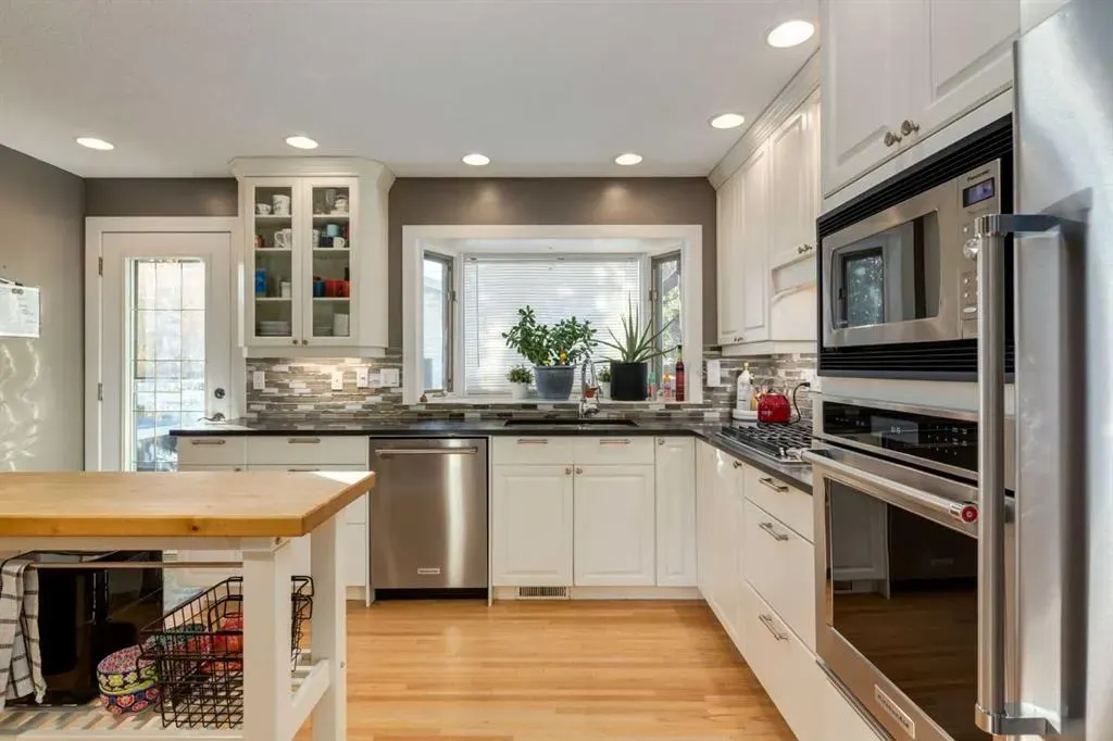 12044 Lake Emerald Crescent SE