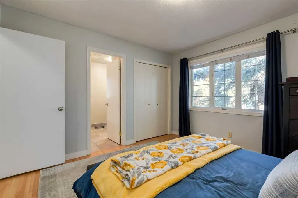 12044 Lake Emerald Crescent SE