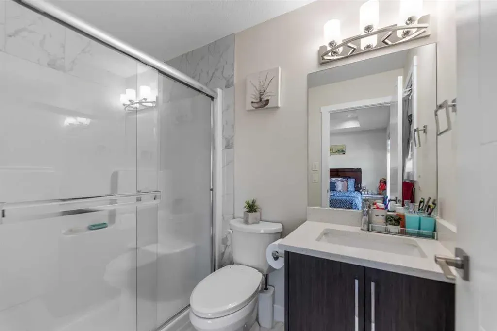 391 Corner Meadows Avenue NE