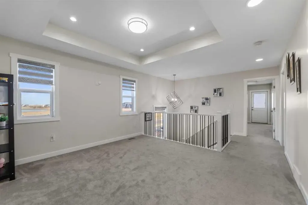 391 Corner Meadows Avenue NE