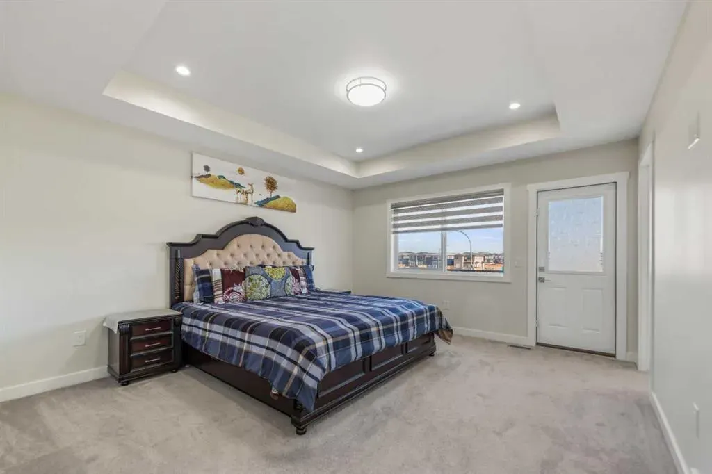 391 Corner Meadows Avenue NE