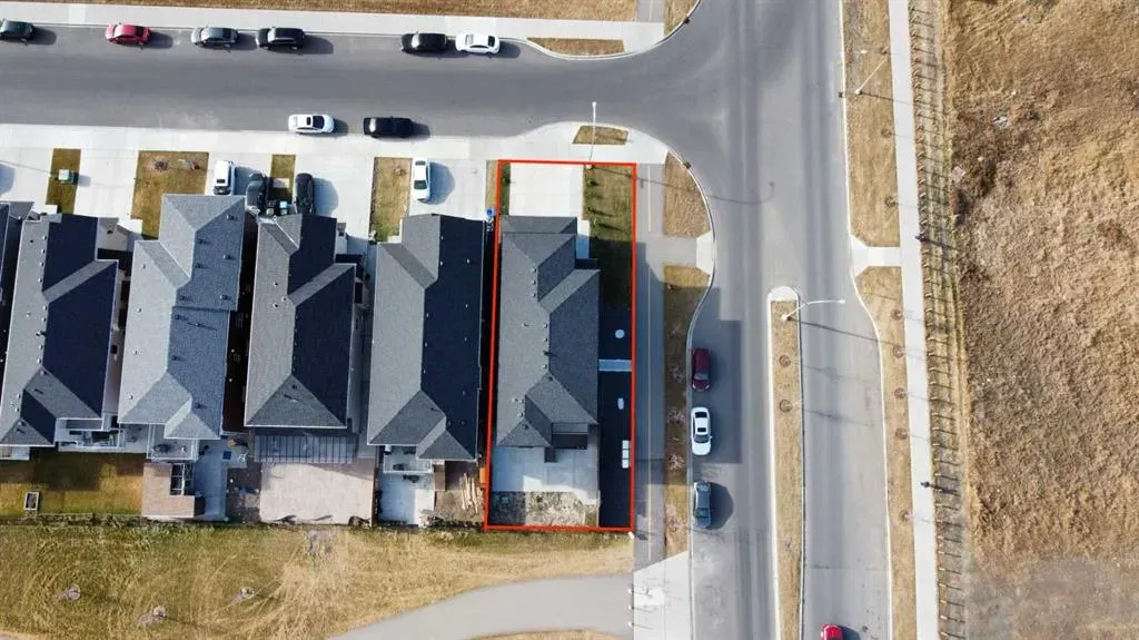 391 Corner Meadows Avenue NE