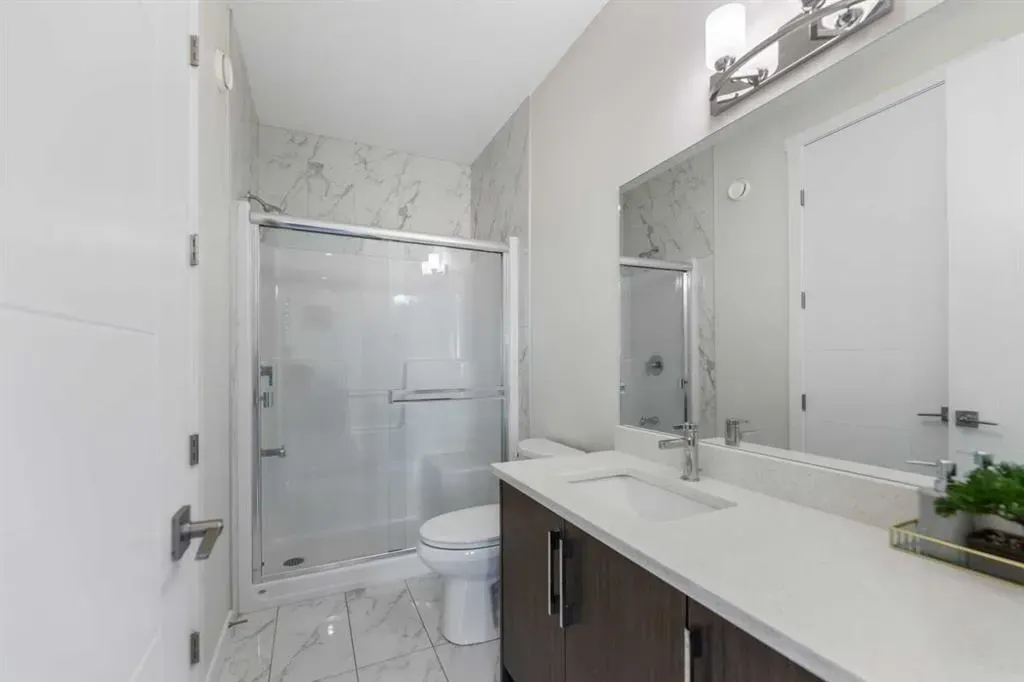 391 Corner Meadows Avenue NE