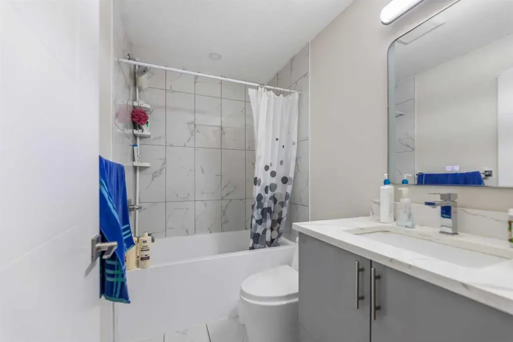 391 Corner Meadows Avenue NE