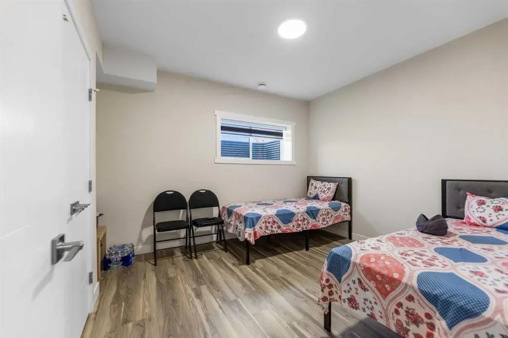 391 Corner Meadows Avenue NE