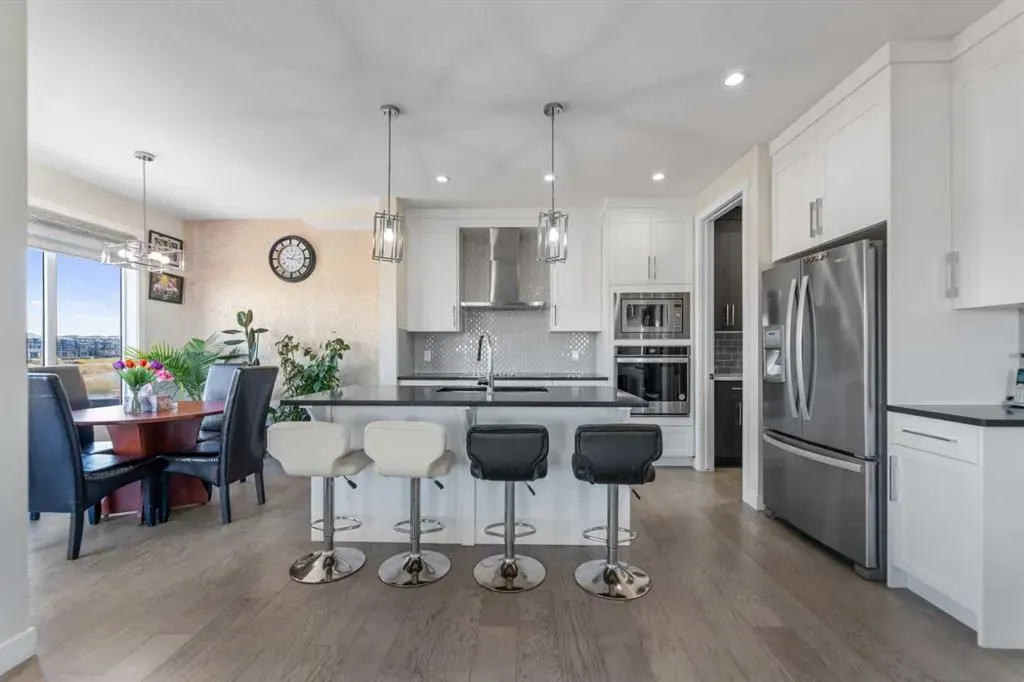 391 Corner Meadows Avenue NE