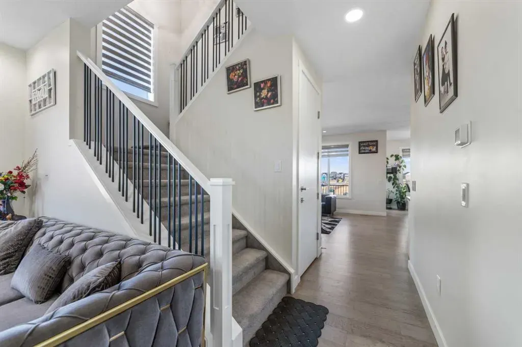 391 Corner Meadows Avenue NE