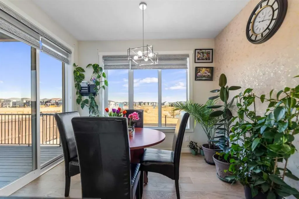 391 Corner Meadows Avenue NE