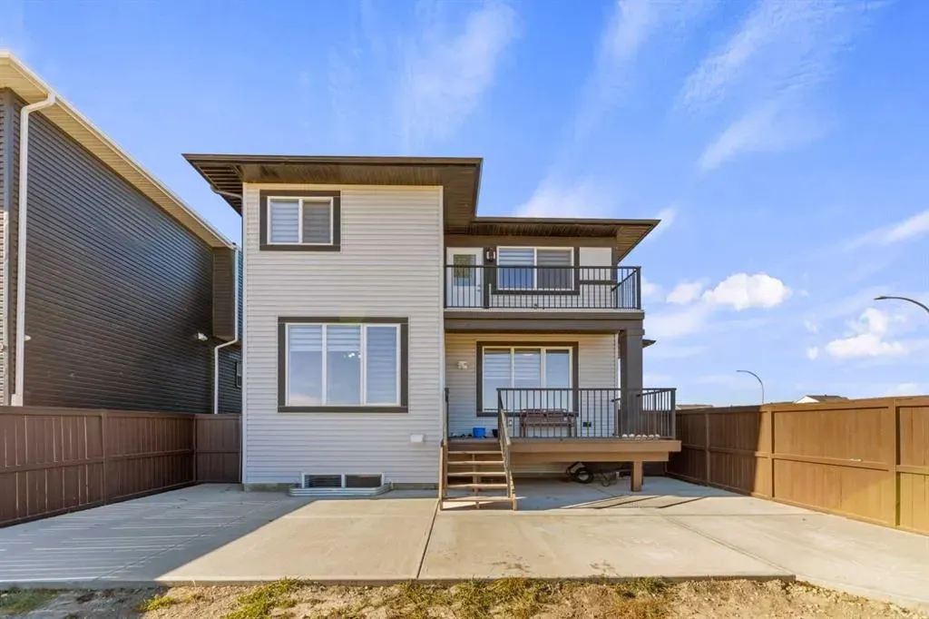 391 Corner Meadows Avenue NE