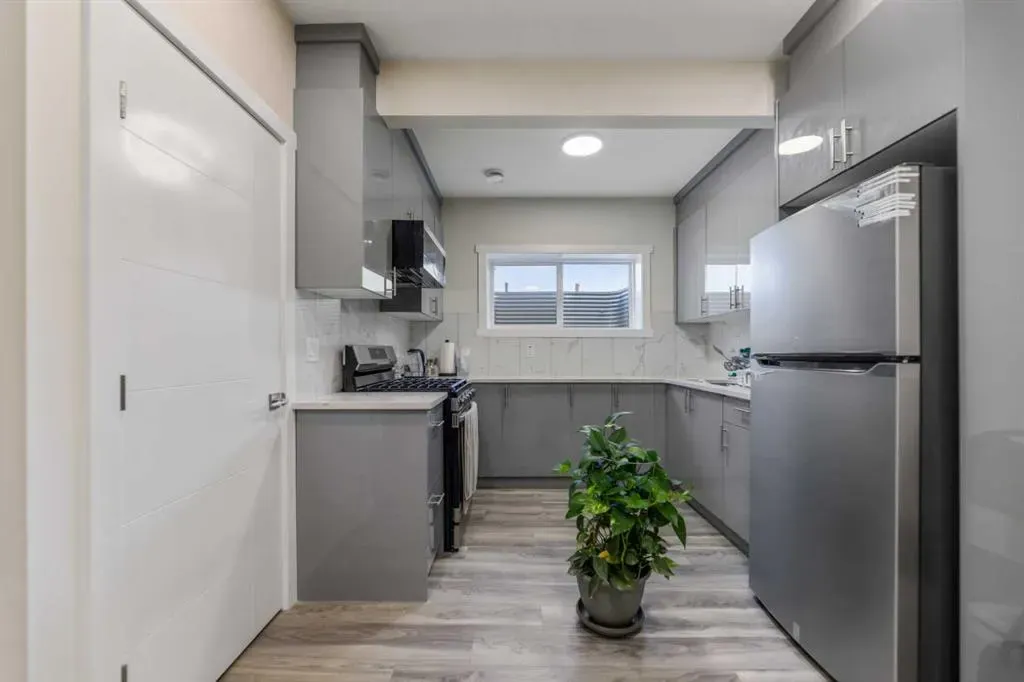 391 Corner Meadows Avenue NE