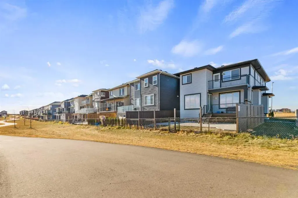 391 Corner Meadows Avenue NE