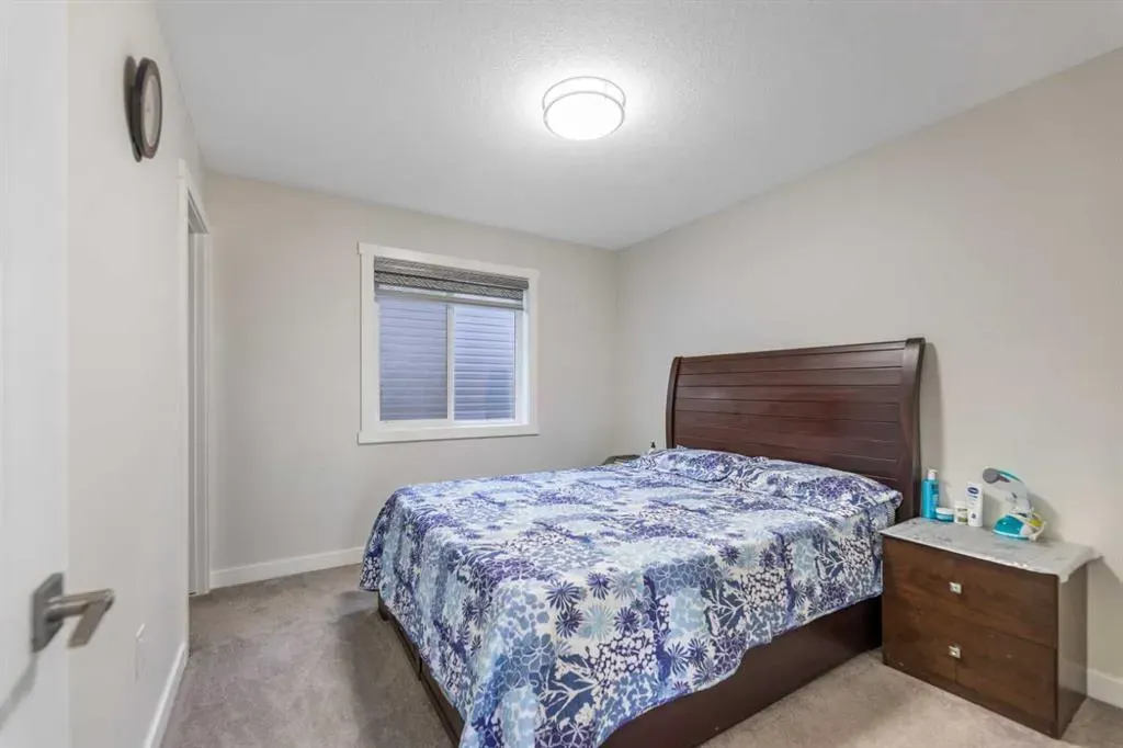 391 Corner Meadows Avenue NE