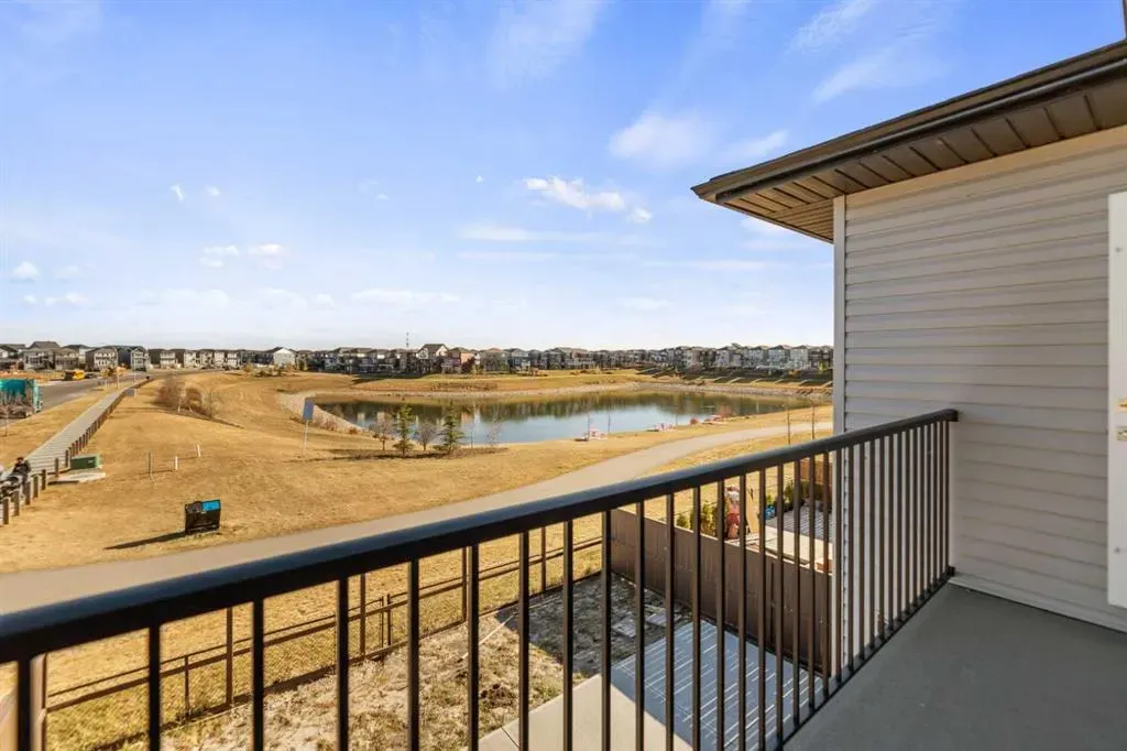 391 Corner Meadows Avenue NE