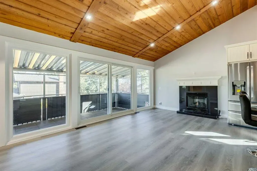 3020 Palliser Drive SW