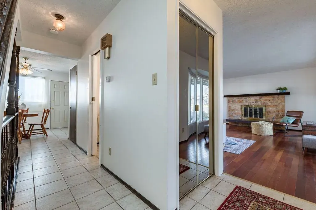 60 Rundlelawn Place NE