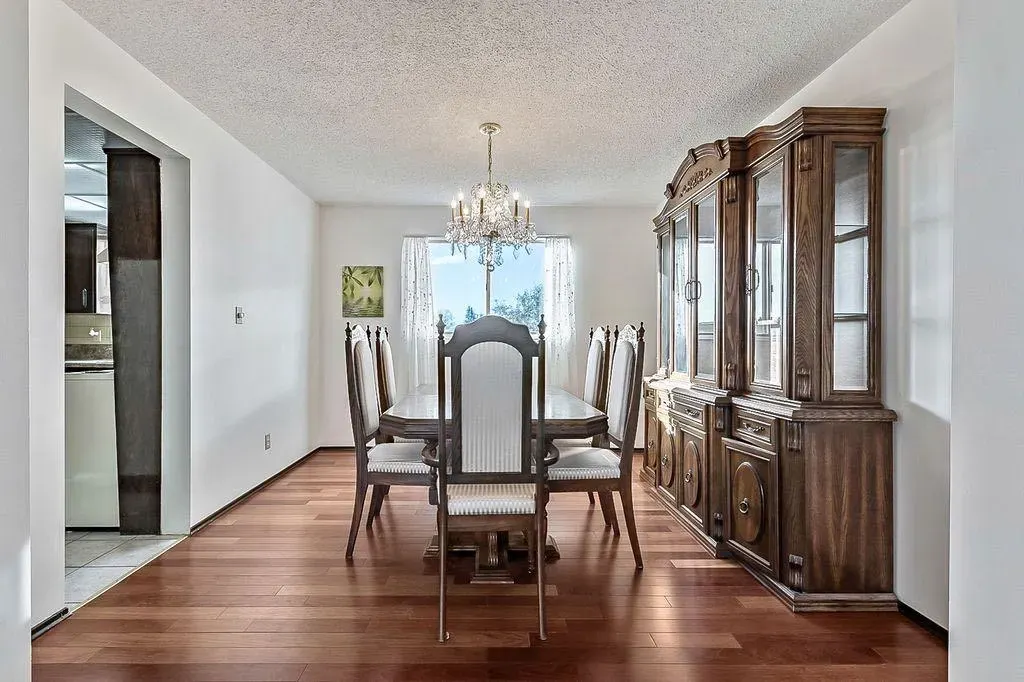 60 Rundlelawn Place NE