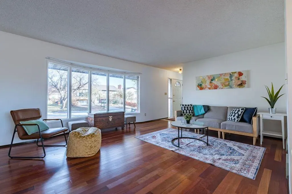 60 Rundlelawn Place NE