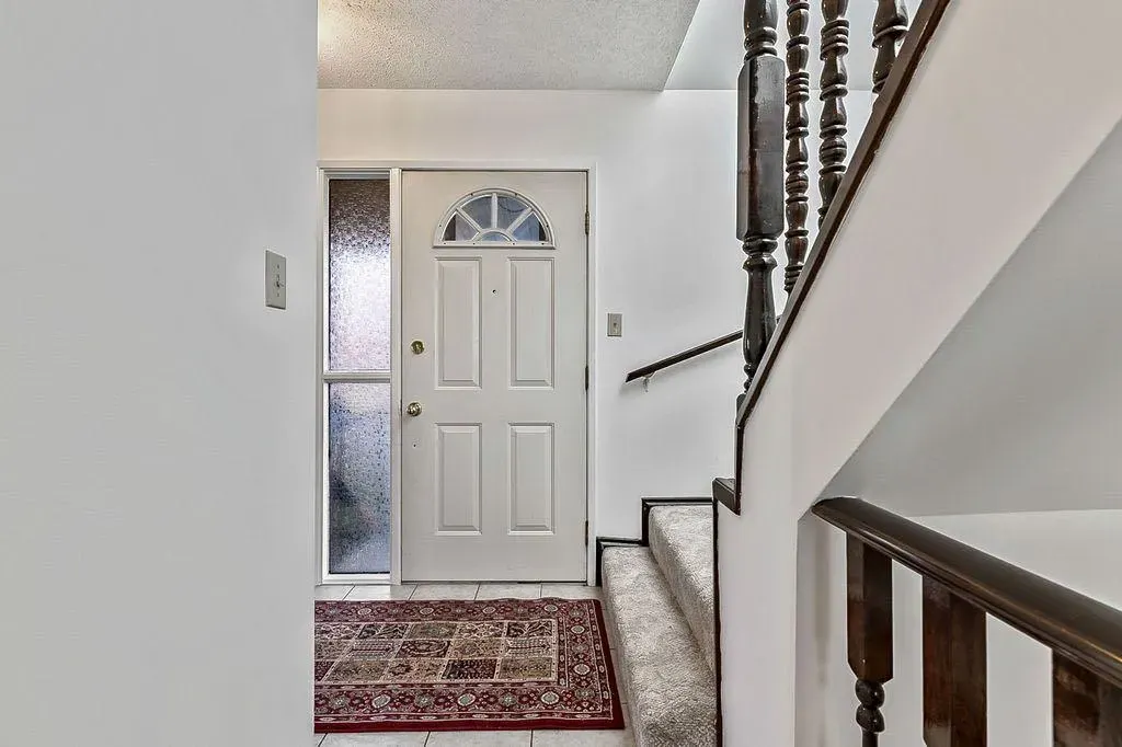 60 Rundlelawn Place NE