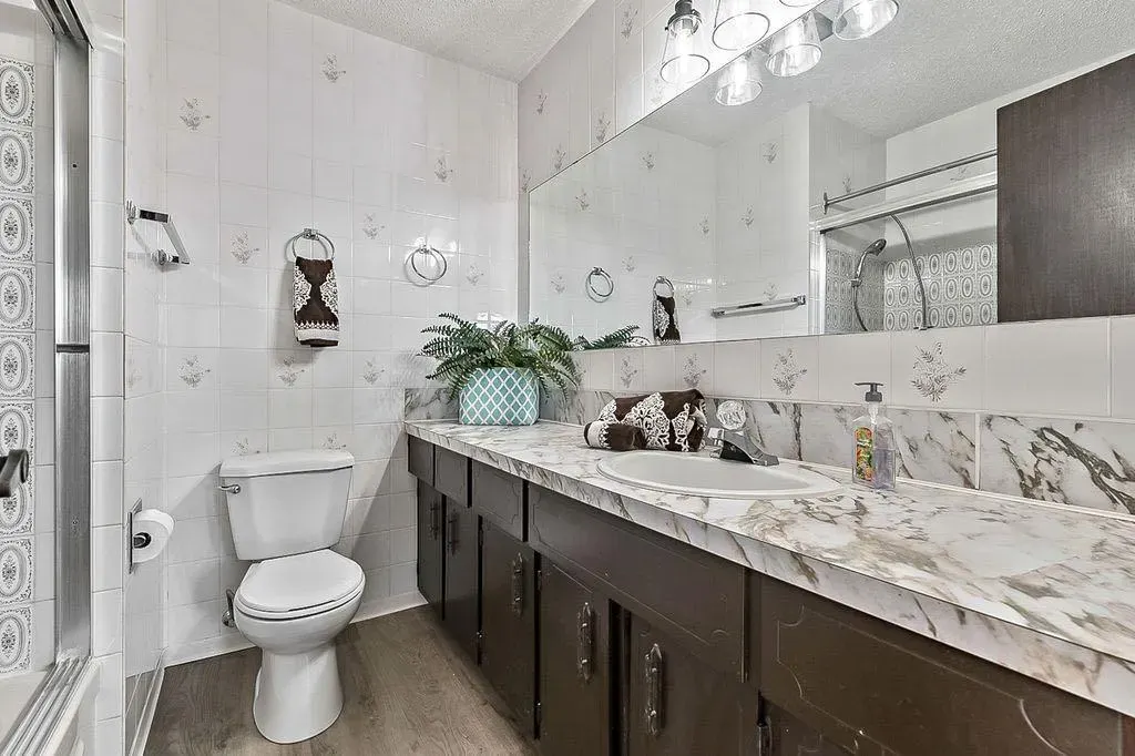 60 Rundlelawn Place NE