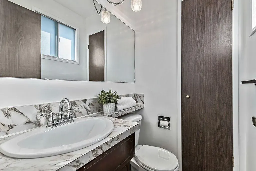 60 Rundlelawn Place NE