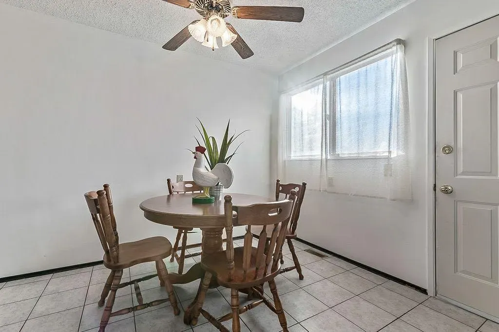 60 Rundlelawn Place NE