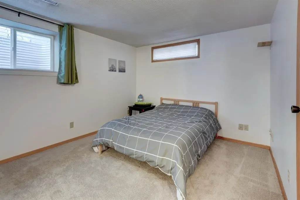 19 Woodglen Grove SW