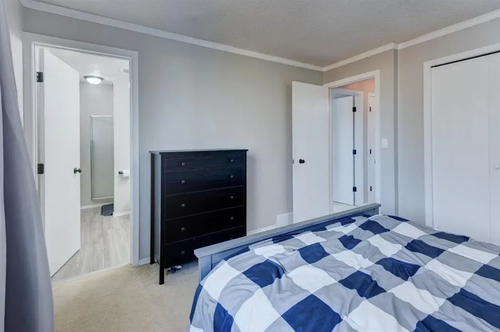 19 Woodglen Grove SW