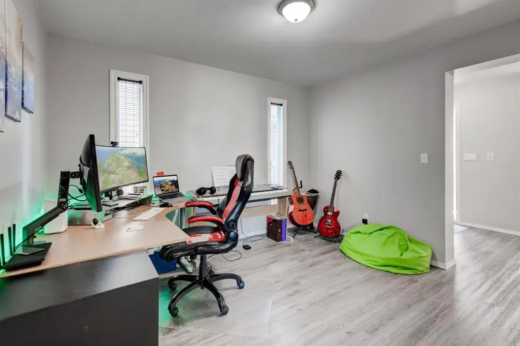 19 Woodglen Grove SW