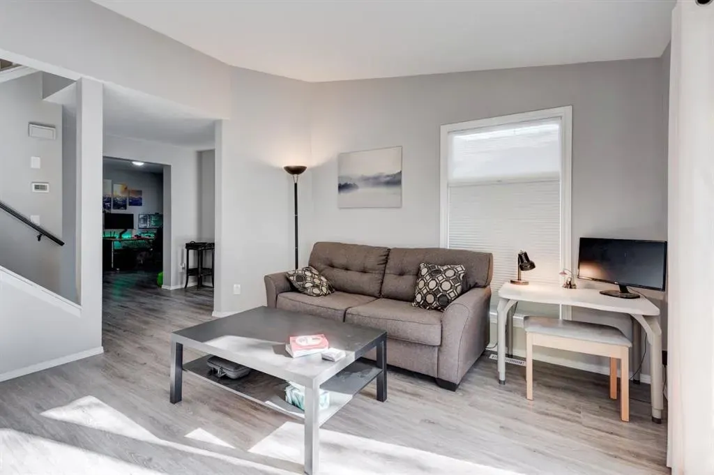 19 Woodglen Grove SW