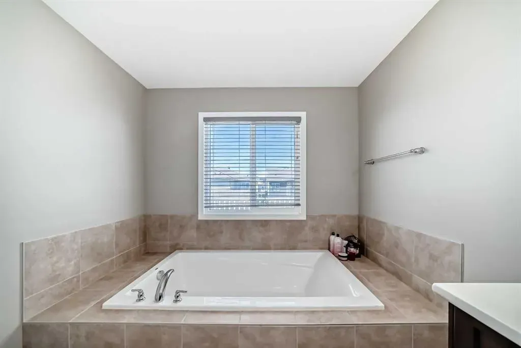 48 YORKVILLE Avenue SW