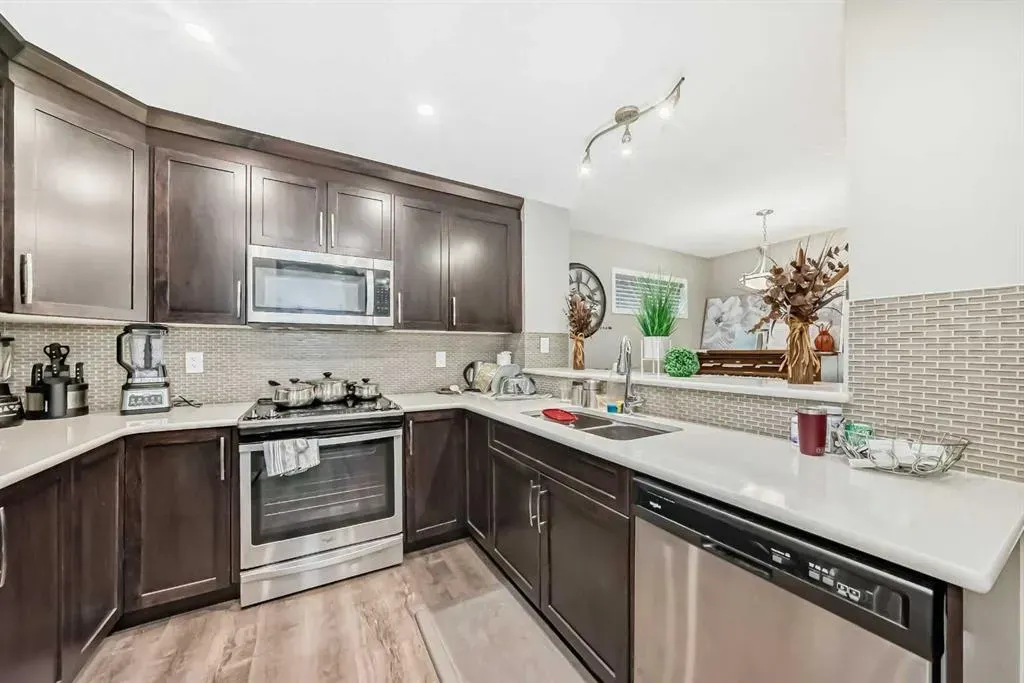 48 YORKVILLE Avenue SW