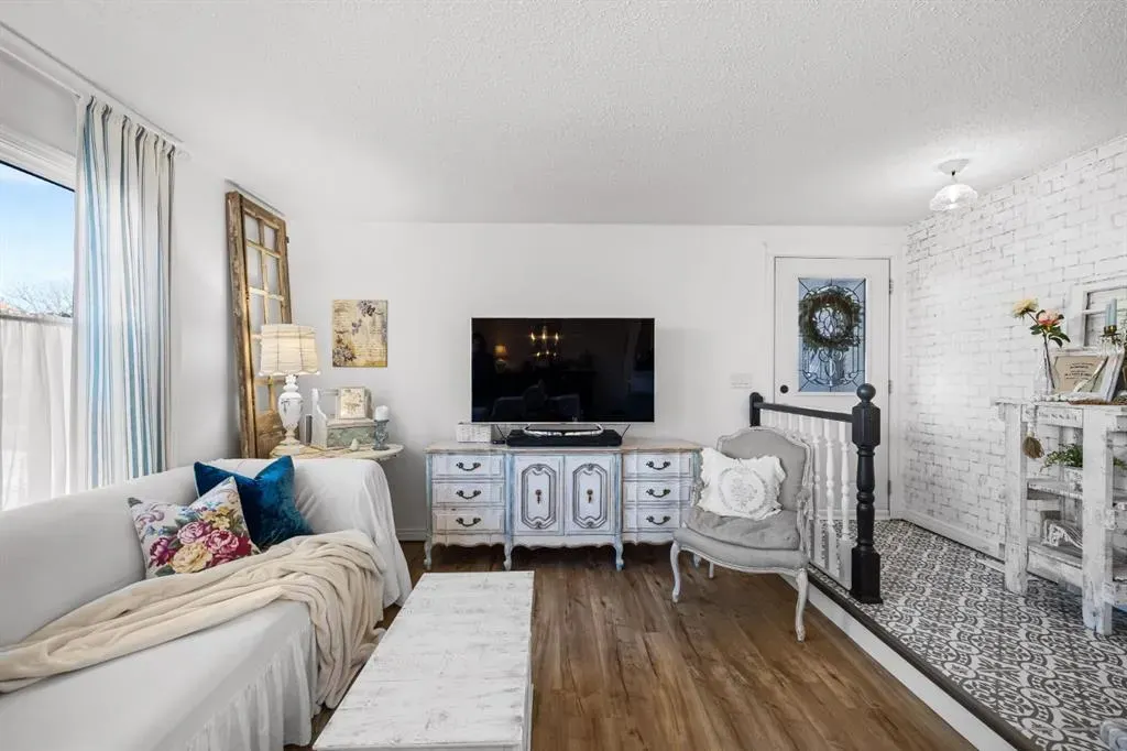 217 Acacia Crescent SE