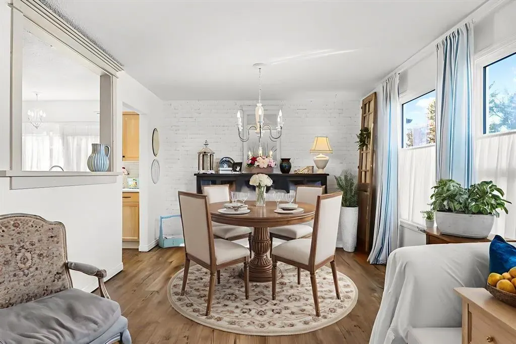 217 Acacia Crescent SE