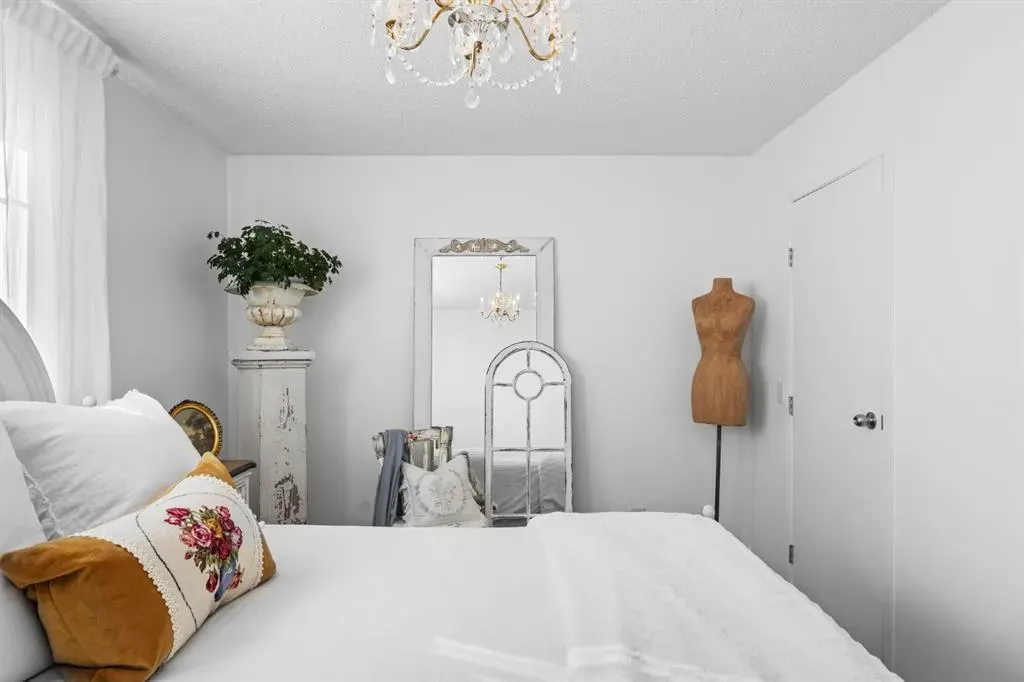 217 Acacia Crescent SE